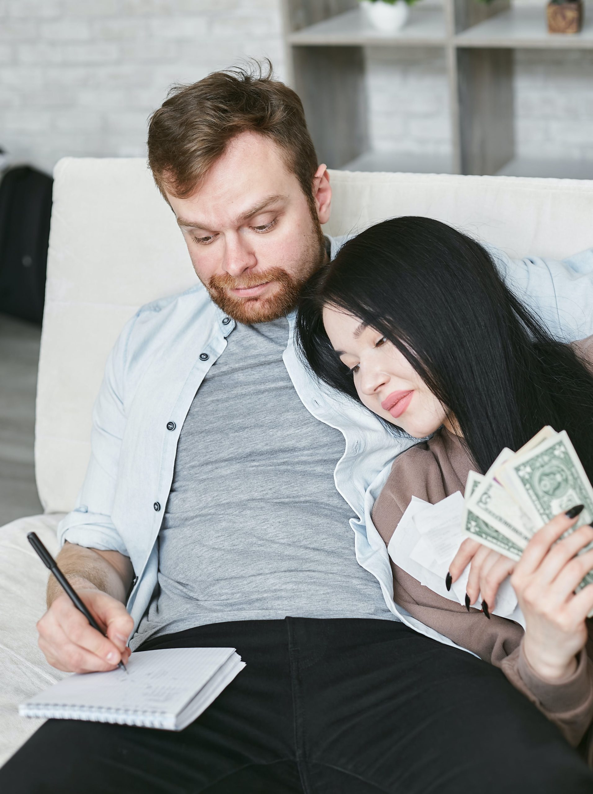 L’Équilibre Financier dans le Couple : Conseils Pratiques pour une Vie Harmonieuse